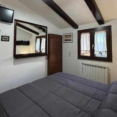 Free Parking La Bianca Neve Cottage Castel Di Sangro Exteriör bild