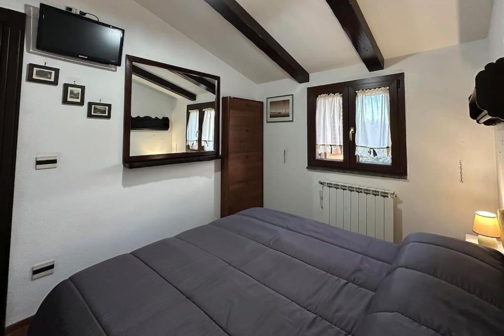 Free Parking La Bianca Neve Cottage Castel Di Sangro Exteriör bild