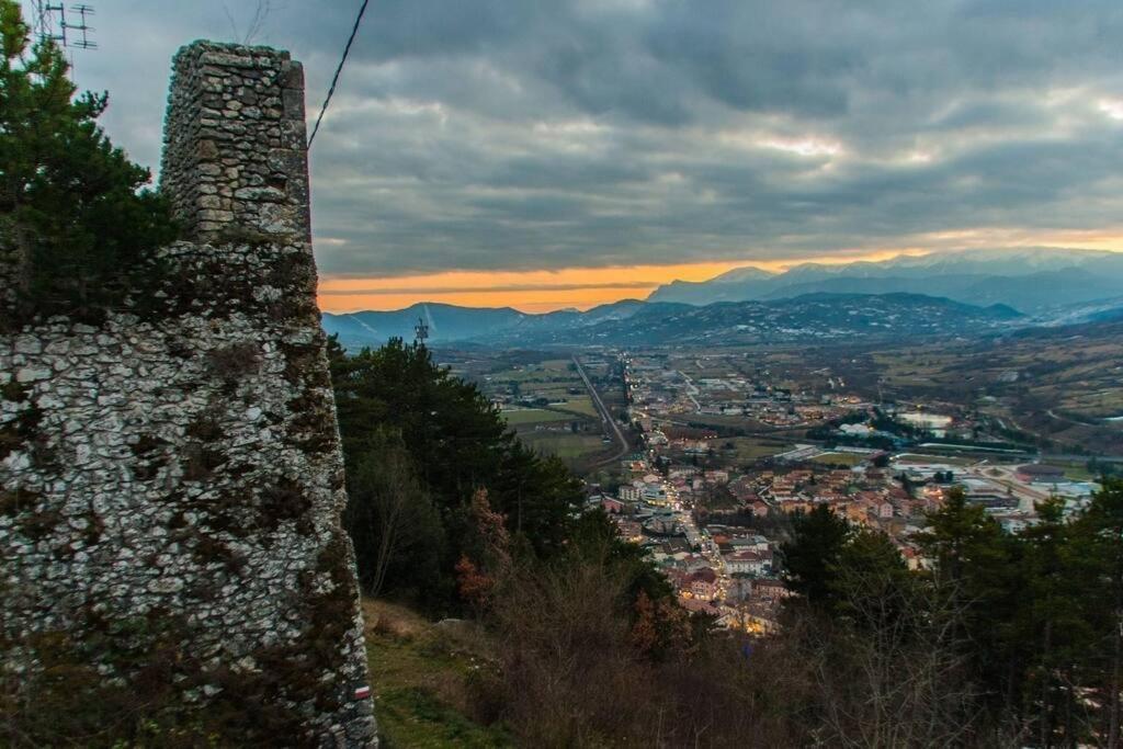 Free Parking La Bianca Neve Cottage Castel Di Sangro Exteriör bild